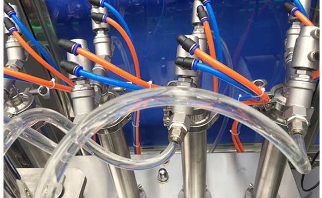Automatické plnenie a uzatváranie tekutín stroj na 250 ml 500 ml