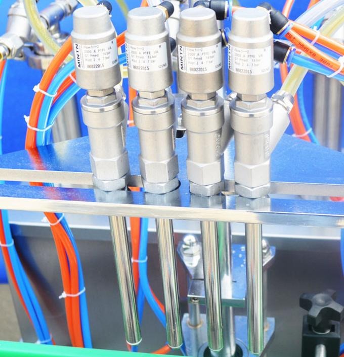 Sklenená fľaša automatické plnenie tekutín stroj